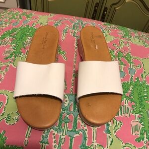 Donna Toscana white studded Wooden Sandals size 9